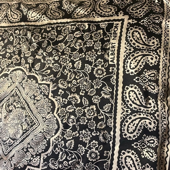 Abert Nipon silk scarf Paisley patterns in gray and silver vintage piece - Picture 4 of 4